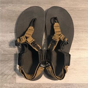 Bedrock Cairn Black and Tan Sandals | Men’s 7 | Women’s 8